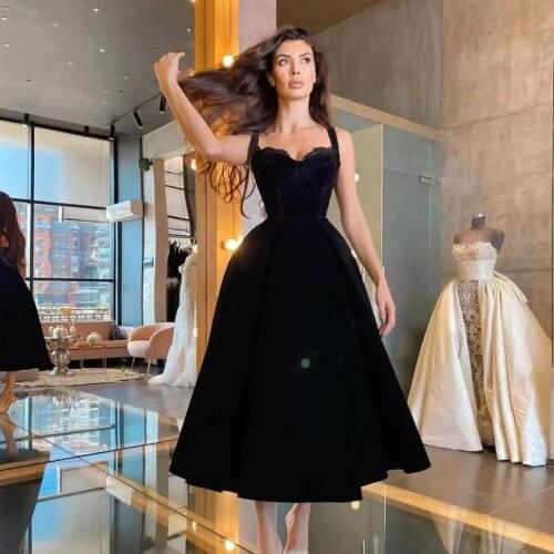 2021 Special Occasion Gowns Simple Black Velour Evening Party Dresses Halter Short Prom Dresses Tea Length robes de soirée