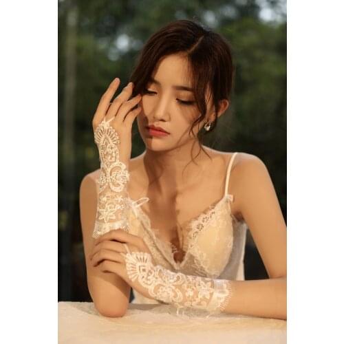 2021 New Wedding Gloves Long Lace Glude Bridal Gloves Diamond Flower Gloves Hand Make Back Bride Party Wedding Gloves Etiquette