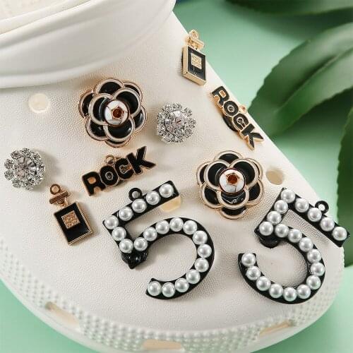 2021All-match Croc Charms Designer Whole Set Handmade DIY jibz Pearl Chain Camellia Shoe Buckle Shoes Fashion Charms Accessories