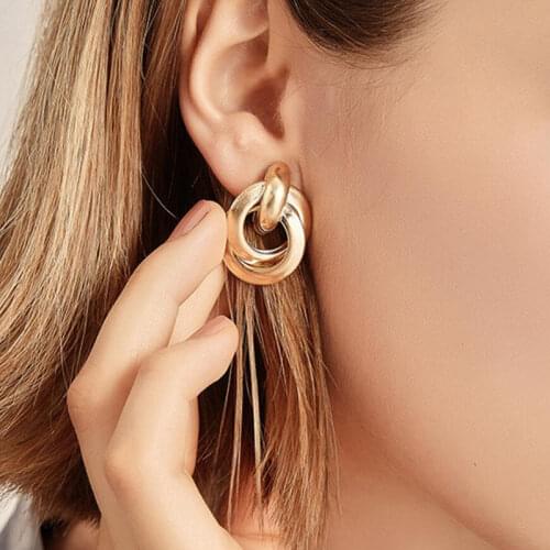 EK2202 New Trendy Gold Twisted Small Stud Earrings Metal Statement Earring Prisoner Classic Minimalist Beautiful Jewelry