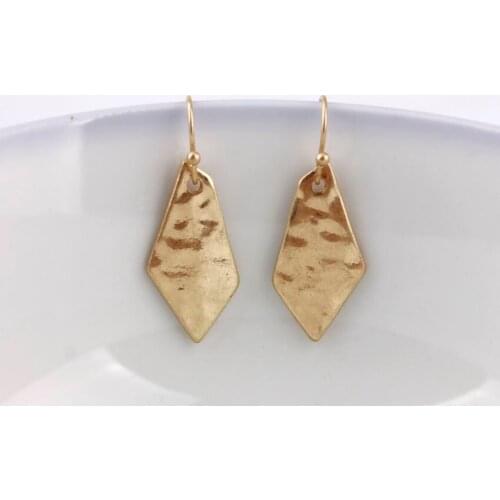 ZWPON 2019 Mini Hammered Metal Kite Shape Statement Earrings for Women Famous Brand Jewelry Geometric Triangle Arrow Earrings