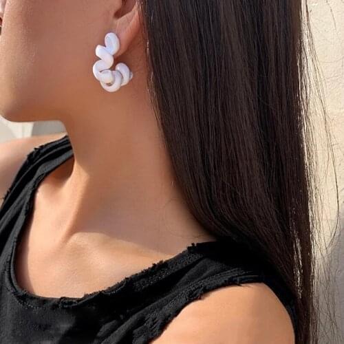 Fashion Personality Green White Metal Twisted C-Shaped Smooth Irregular Geometric Hoop Earrings for Women Spiral Earring Jewelry