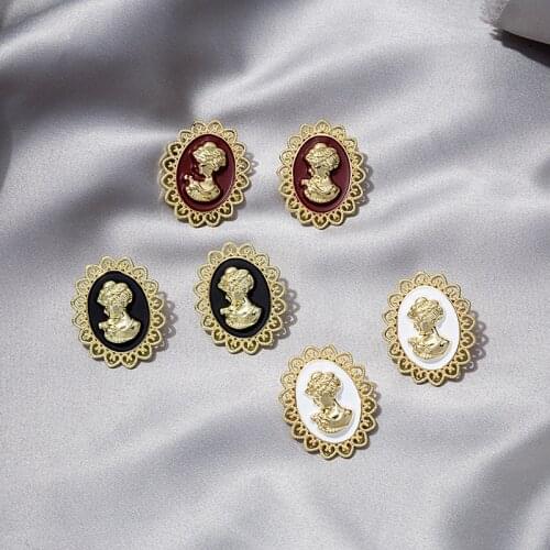 Retro European Relief Beauty Ellipse Earrings For Women Girls Fashion Vintage Geometric Charms Stud Ear Jewelry Party Gifts