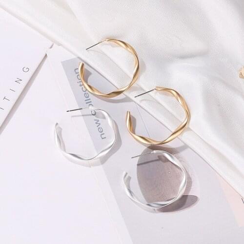 Simple Gold Silver Color Big Circle Hoop Earrings For Women Creative Metal Twisted Geometric Loop Earrings Fashion Jewelry Gifts