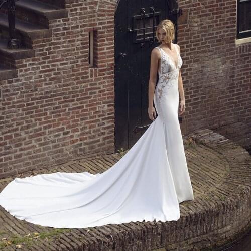 2021 New Arrival V Neck Mermaid Wedding Dresses Sleeveless Keyhole Back Appliqued Lace Bridal Gowns Court Train