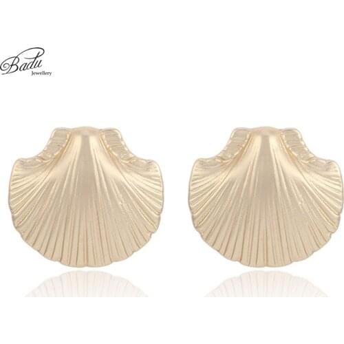 Badu Gold Sea Clam Shell Stud Earring Bohemian Sea Shell Summer Holiday Earring Women Fashion Jewelry Gift for Girls Wholesale