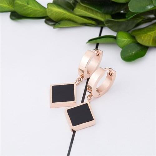 Black Shell Square Titanium Steel Ear Buckle Female Hoop Earrings Classic Rose Gold Wedding Earrings For Women E17129