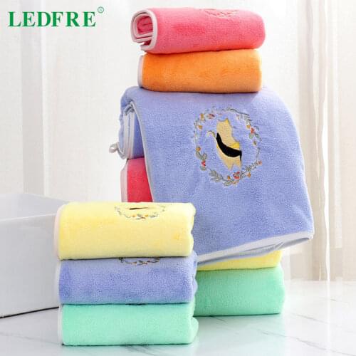 LEDFRE Home Hanging High-density Coral Fleece Tsundere Cat Thickened Towel Bath Towel LF88013