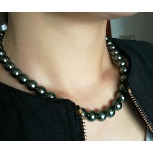 Stunning round 9-10mm Tahitian black green pearl earring
