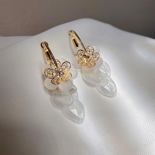 2021 New Sweet Hollow Flower Simple Geometric Acrylic Drop Earrings for Women Girls Simple Gold Color Circle Earrings Jewelry