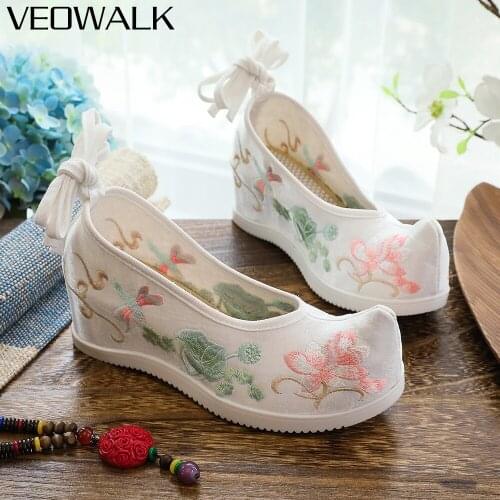 Veowalk Lotus Embroidery Women Cotton Hidden Platform Shoes Chinese Style Ladies Casual Pointy Toe Sneakers White Red Grey