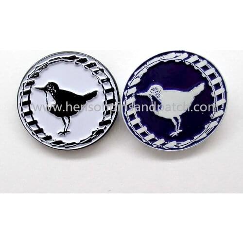 Customized round dye black dye white metal Bird Pin Design soft enamel Pins