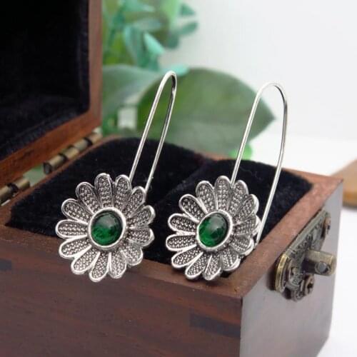 Vintage Ethnic Sunflower Earring for Women Boho Lovely Green Stone Antique Silver Color Hook Earrings Indian Jewelry Accessories