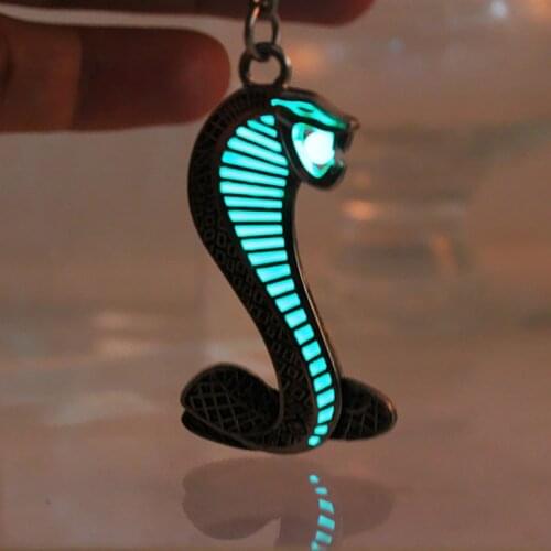 Glowing cobra keychain snake key chain Rattlesnake key ring GLOW in the DARK Luminous keychain women men Car bag key Pendant