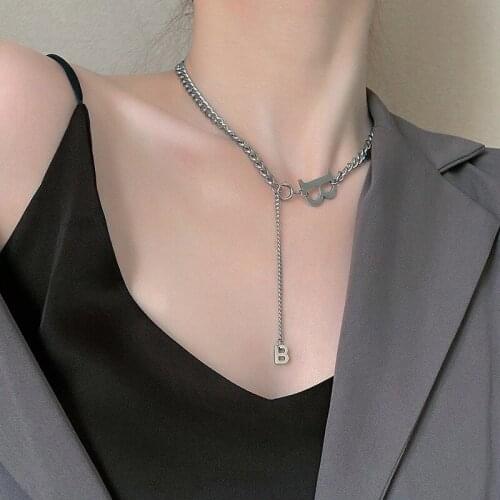 Sulemon Chokers On The Neck