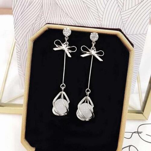 Ladies Luxury Temperament Cat Eye Stone Butterfly-knotted Long Earrings Exquisite Workmanship, Gorgeous Ornament For The Party