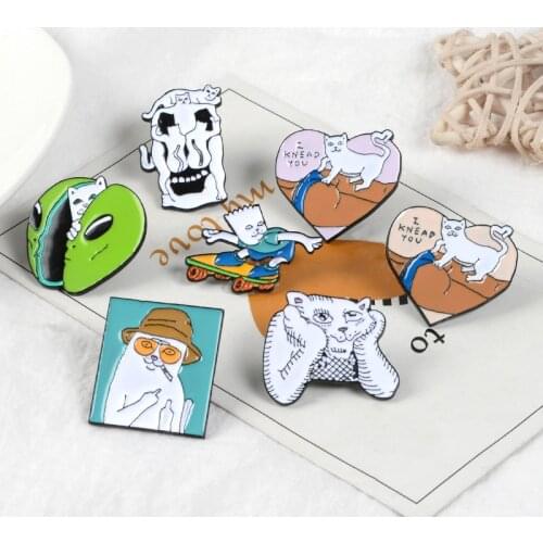 Funny White Cat Lapel Metal Pins Daze Cat Massage butt Alien Face Scooter Brooches Badges Backpack Pins Jewelry Gift For Friends