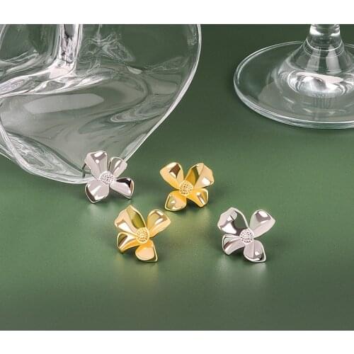 Binmonray 925 Sterling Silver Retro Metal Gloss Flower Stud Earrings for Women Korea Ins Simple Delicate Elegant Jewelry Gifts