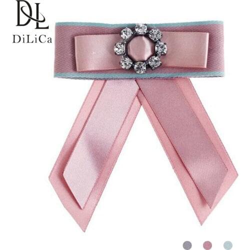 DiLiCa Flower Brooches For Clothes