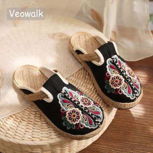 Veowalk Retro Flower Embroidered Women Handmade Canvas Mules Slippers Summer Comfortable Ladies Close Toe Flat Slides Home Shoes