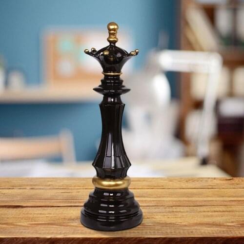 Resin Queen Chess Piece Sculpture European Crown Scepter StatueWine Cabinet Entrance Decorative Ornaments Home Decoration