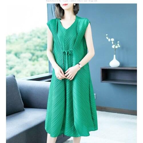 HOT SELLING Miyake fold sleeveless dress v-neck solid lace-up dress IN STOCK