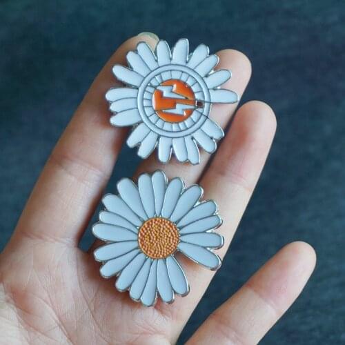 Flower Brooches For Woman enamel Pins Lapel Fashion Bag Hat Denim Badge Pin Jewelry Gift for friend