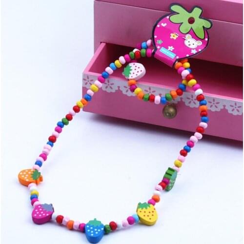Hot 2Pcs/Set Wooden Strawberry Bead Elastic Bracelet Necklace Children Jewelry Beaded Heart Snowflake Necklace Set Xmas Gift