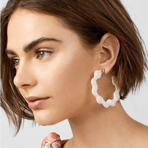 Alloy studs, acrylic acid sheet C - shaped wavy earrings, exaggerated fashion earrings