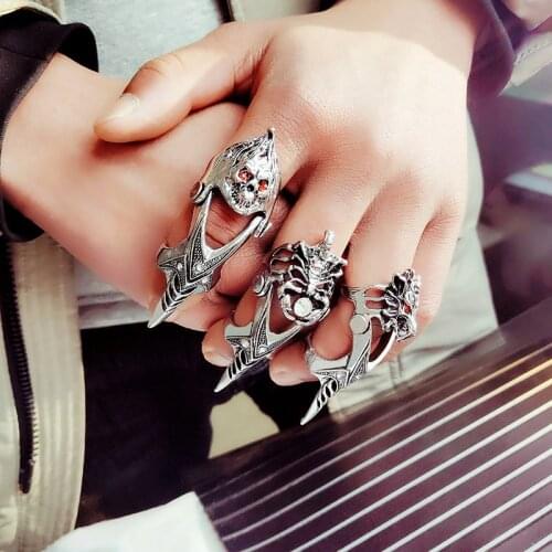 Retro Style Tide Double Ring Male Bibcock Points To Set Vogue To Restore Ancient Ways Ring Domineering Personality Joker Skull