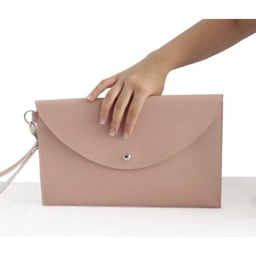 Fashion Moon Powder Pink Color Envelope Model Portrait Hand Bag 2021 New style shiny leather fashion hand bags for women simple