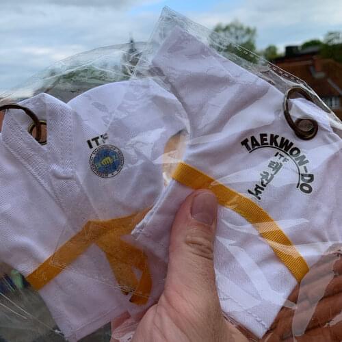 5 Colors Sale Keychain ITF Taekwondo Uniform Kimono Supplies Cartoon Pendant Taekwondo Sport Gifts Keepsake Key Button key Ring