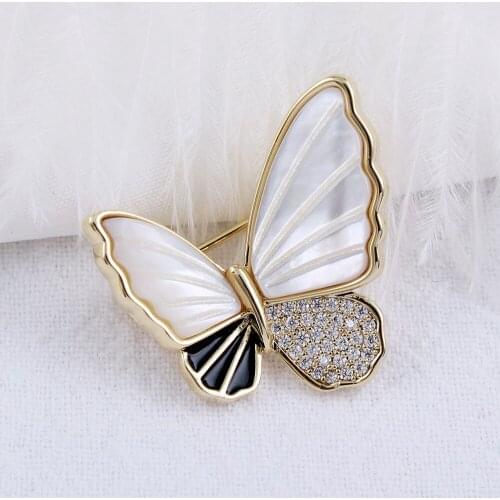 Fashion Ladies Natural Shell Butterfly Brooch Brooch Micro-Inlaid Gem Anti-Empty Brooch Elegant And Sweet Clothes Accessories