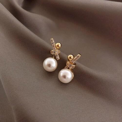2020 new design fashion jewelry Creativity metal crystal earrings small elegant white pearl earrings for women