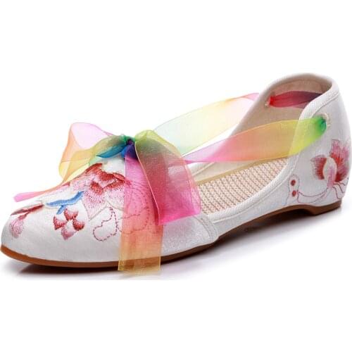 2020 Ancient Style Women Embroidery Flats Pointed Toe Floral Embroidered Shoes Bow Hollow Dance Ballet Woman