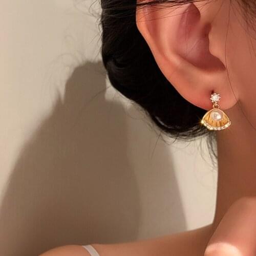 VSnow Bling Bling Shell Simulation Pearl Dangle Earring for Women Exquisite Rhinestone Gold Color Metallic Earring Jewellery