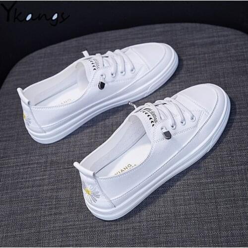 Ladies Shoes Flats 2021 Pu Breathable Students Shoes White Mesh Summer Sneakers for Women Daisy Casual Trend Fashion Designer