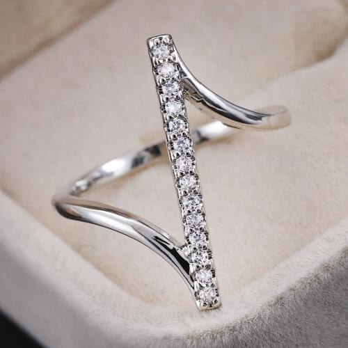 Curved High End Zircon Ring Jewelry Creative Fashion Accessories Valentine Anniversary Pop Ring Irregular Metal Women Ring 2021
