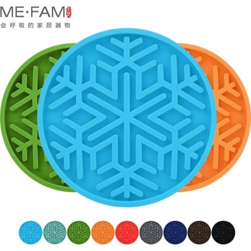 Thicken Table Protection Mat Round Snowflake Coaster Silicone Slip Insulation Hot Drink Cup Pad Christmas Home Office Decoration