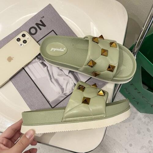 2021 Summer New Women Paltform Sandals Fashion Punk Style Rivet Shining Ladies Beach Slippers Female Indoor Sequin Soft Slippers