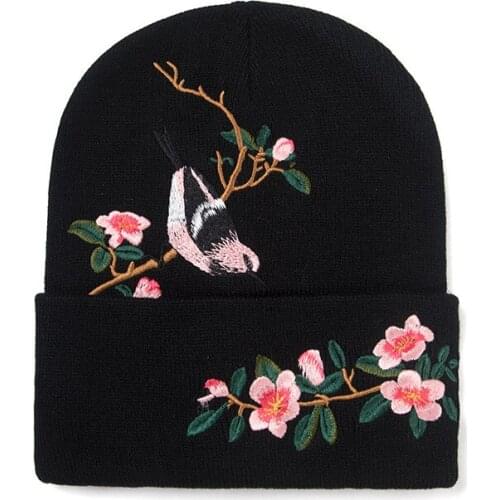 New Design Autumn Winter Youth Women Lipstick Bird Embroidery Ease Match Warm Street Fashion Casual Knitted Bonnet Beanie Hat