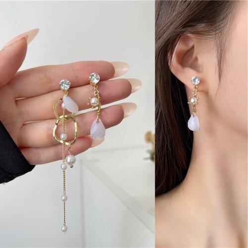 Vintage Hollow Round Hoop Rhinestone Pearl Tassel Asymmetrical Pendant Drop Earrings for Women Girls Teens Earrings 2021 Trend