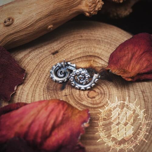 Retro Punk Octopus Tentacle Earrings Personality Mens and Womens Silver Color Earrings Hip Hop Mens and Womens Party Jewelry