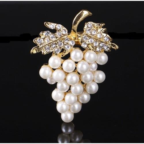 2018 New Arrival Simulated Pearl Grape Brooch Pins for Women Assorted Imitation Pearl Flower Pins and Brooches For Coat BR1061