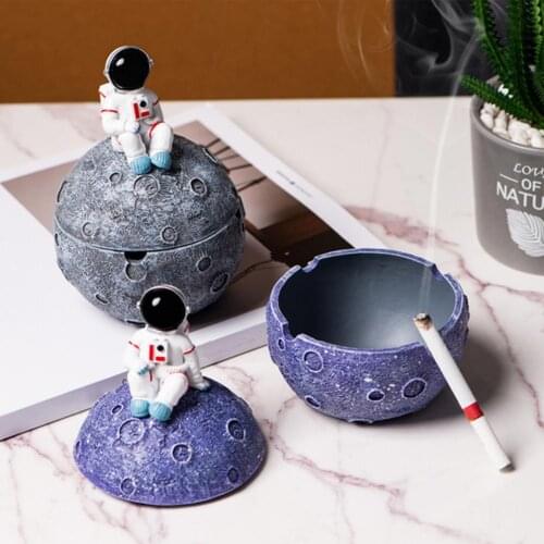Planet Astronaut Ash Tray Decorative Anti-oxidize Resin Smoking Ashtray for Living Room
