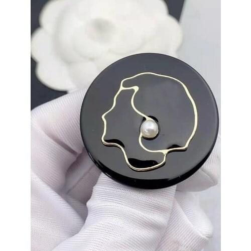 2021 New Hot Brand Fashion Jewelry For Women Clocks Brooches Clocks Party Sweater Brooche C Name Stamp Vintage Clocks Brooches