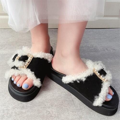 Plush Slippers Women Outdoor Fall 2021 New Wool Flat Shoes Thick-Soled Fashion Pearl Home Increase Sandals