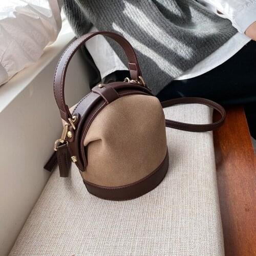 Spring French crowdsourcing foreign womens bag 2021 new wave Korean version of Joker Messenger bag fashion Clamps handbag