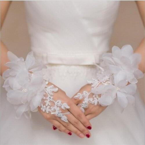 2019 Hot Sale High Quality White Short Paragraph Elegant Rhinestone Bridal Wedding Gloves Wedding accessories