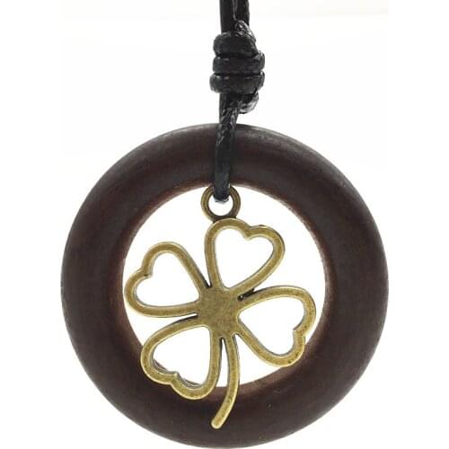 Four Leaf Clover Fashion Collar Round Wood Retro Vintage Pendant Leather Pendants Necklace Women Men Sweater Chain Jewelry